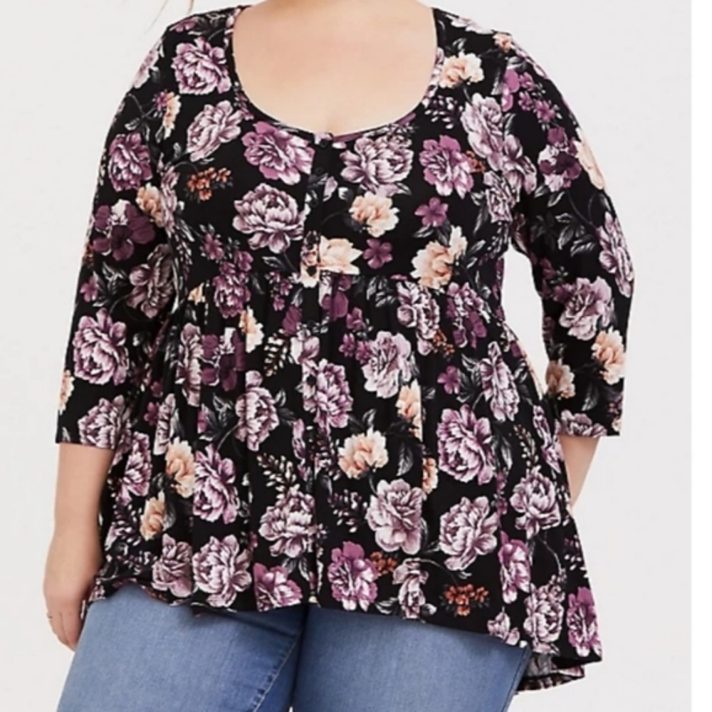 Torrid super soft floral shor sleeve knit top size  4